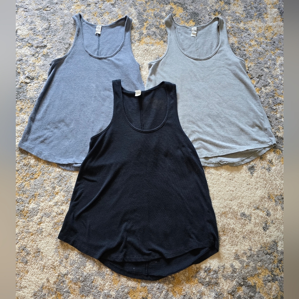 Womens Tank Tops LOT